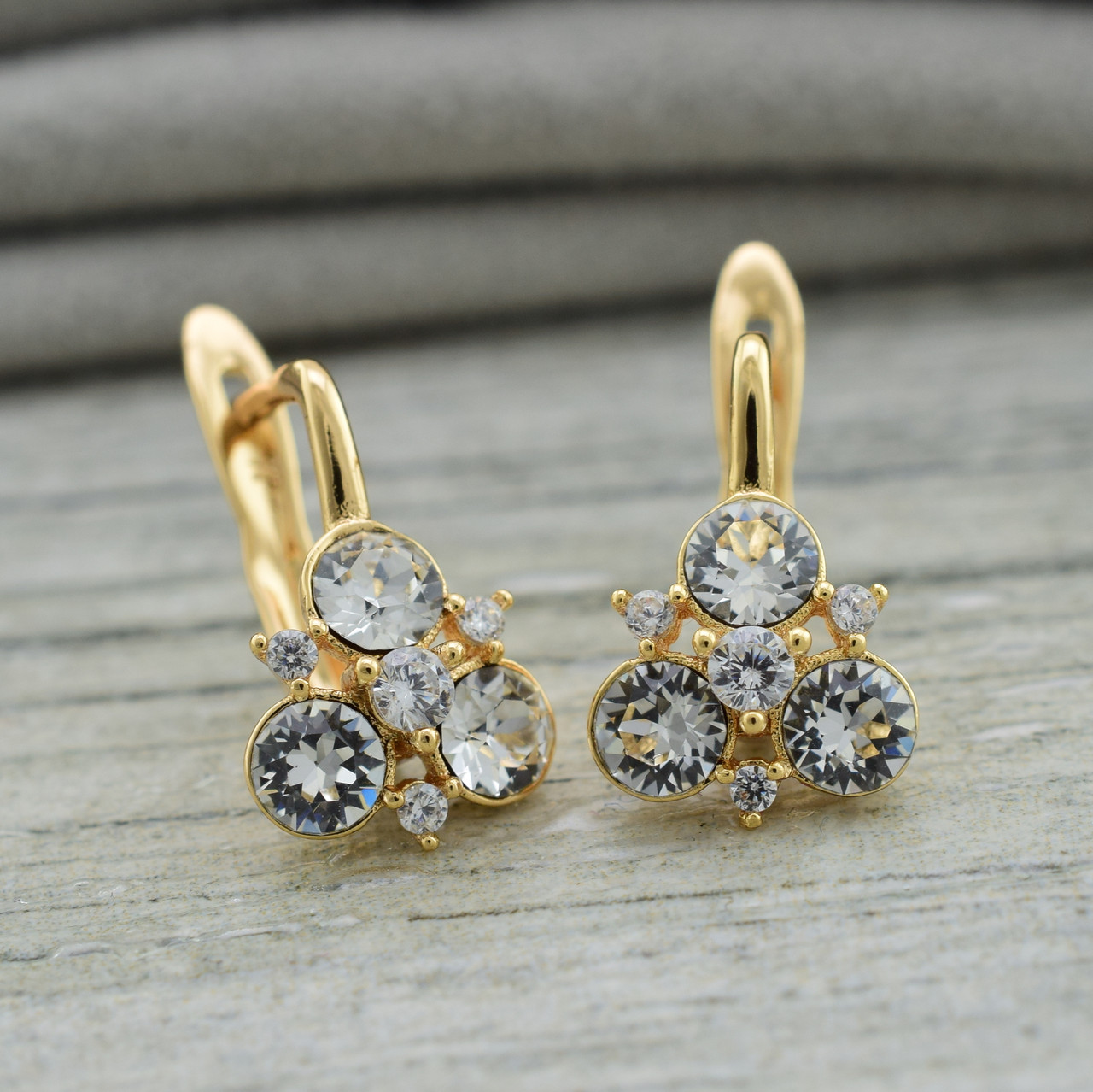 Серьги Xuping с кристаллами Swarovski 83108 размер 16х11 мм цвет белый вес 2.4 г позолота 18К
Серьги Xuping с кристаллами Swarovski 83108 размер 16х11 мм цвет белый вес 2.4 г позолота 18К