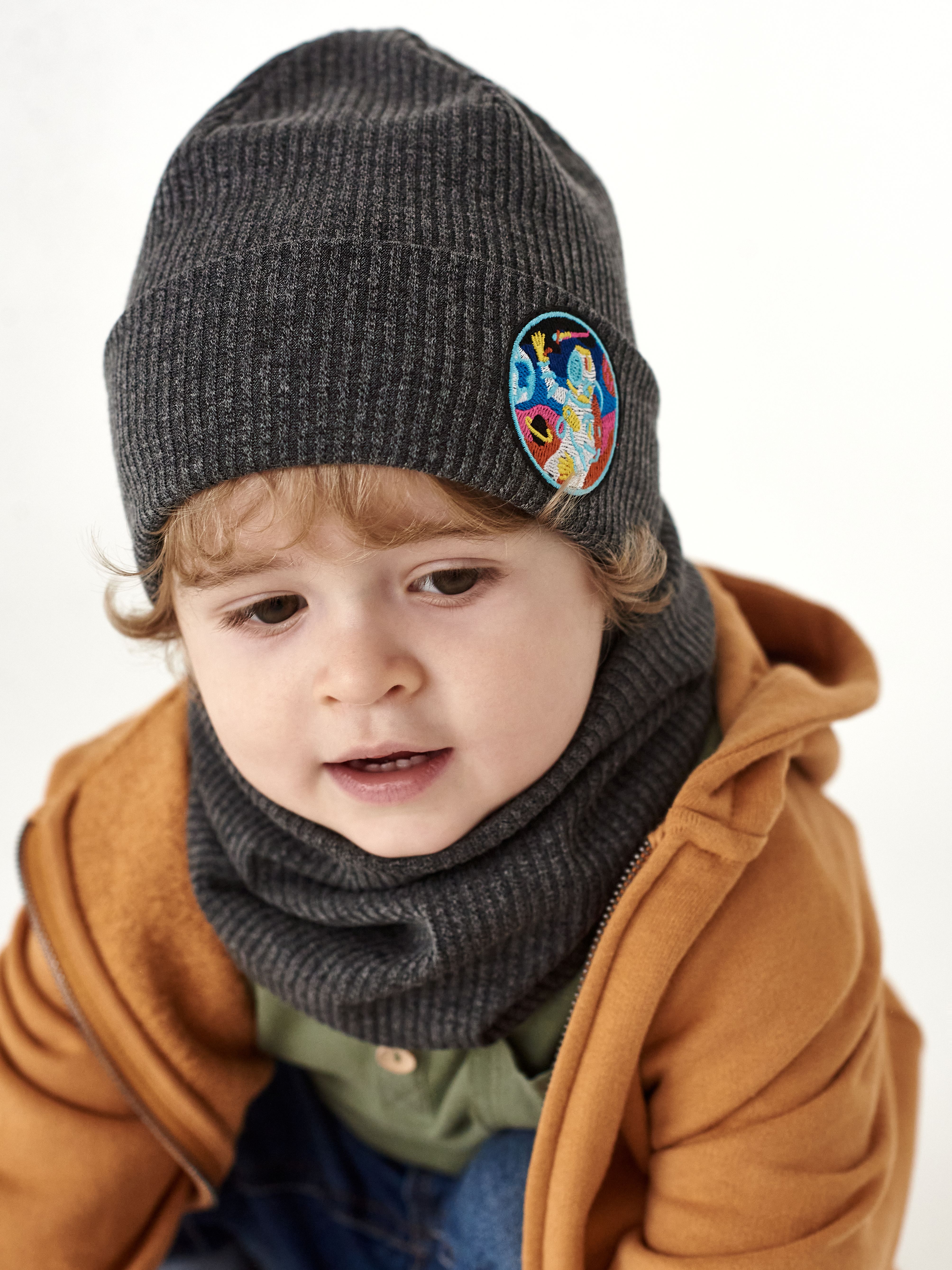 Демисезонный комплект (шапка + хомут) Dembohouse Рассел 21.04.007 50 см Серый
Демисезонный комплект (шапка + хомут) Dembohouse Рассел 21.04.007 50 см Серый