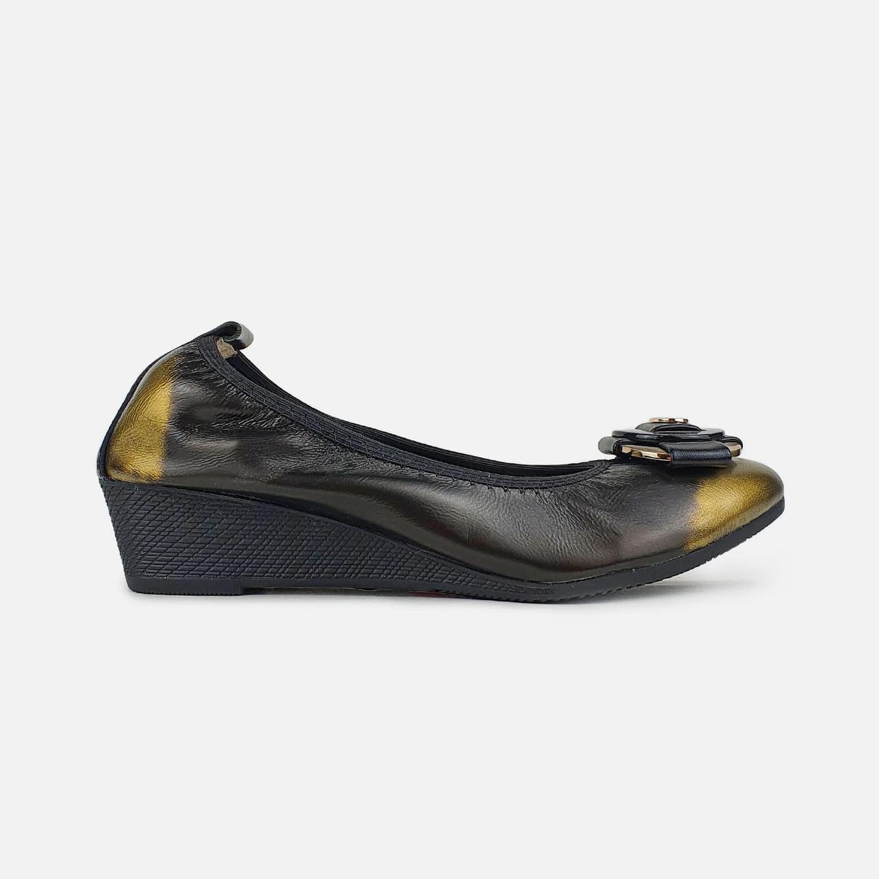 Балетки из натуральной кожи на маленькой танкетке 40 черные, 0799-9ч/з , Fashion
Балетки из натуральной кожи на маленькой танкетке 40 черные, 0799-9ч/з , Fashion