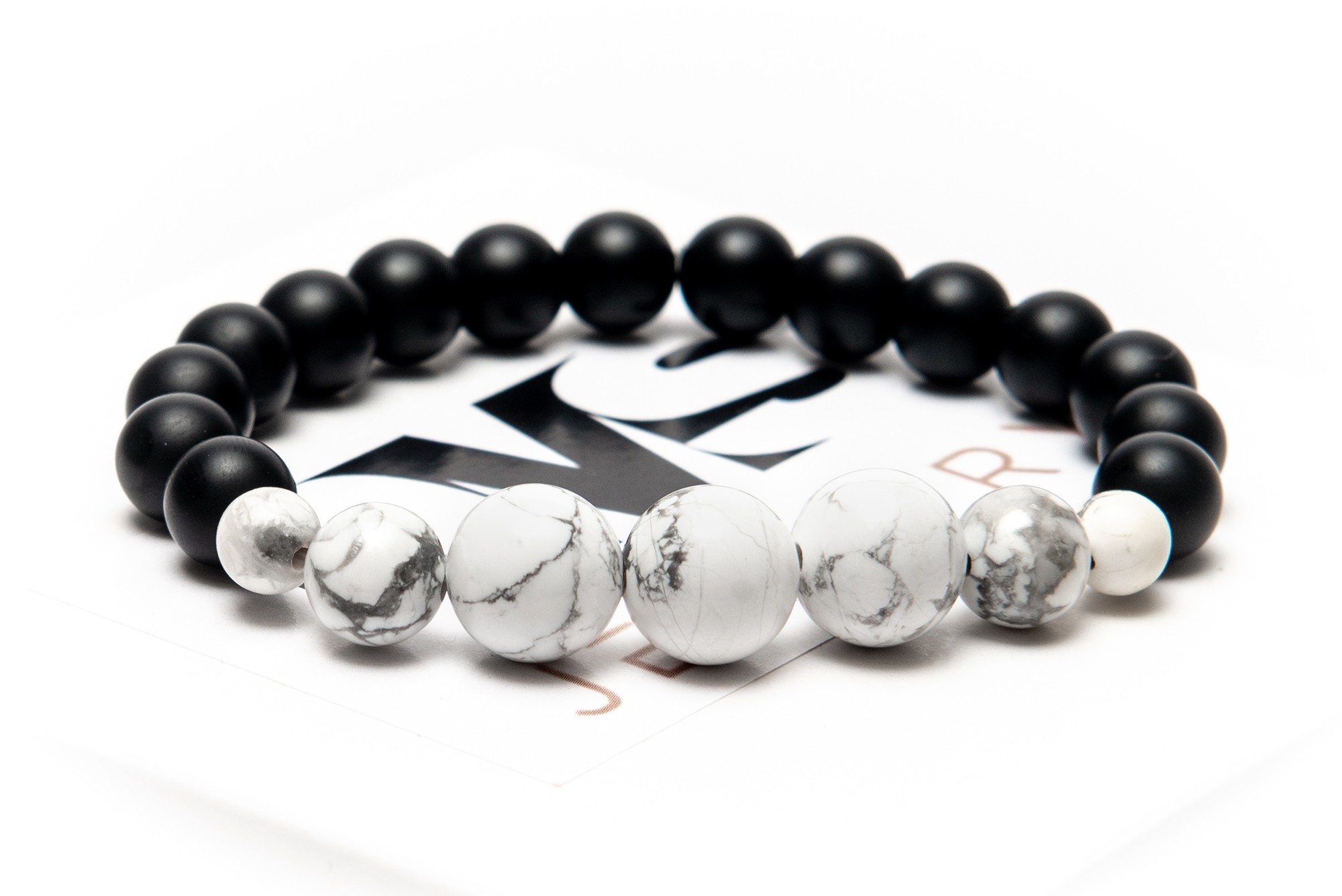 Браслет DMS Jewelry для мужчины или женщины из натурального камня Ø 8-10мм шунгит, кахолонг (говлит) LARGE STONES GRADATION WHITE 7
Браслет DMS Jewelry для мужчины или женщины из натурального камня Ø 8-10мм шунгит, кахолонг (говлит) LARGE STONES GRADATION WHITE 7