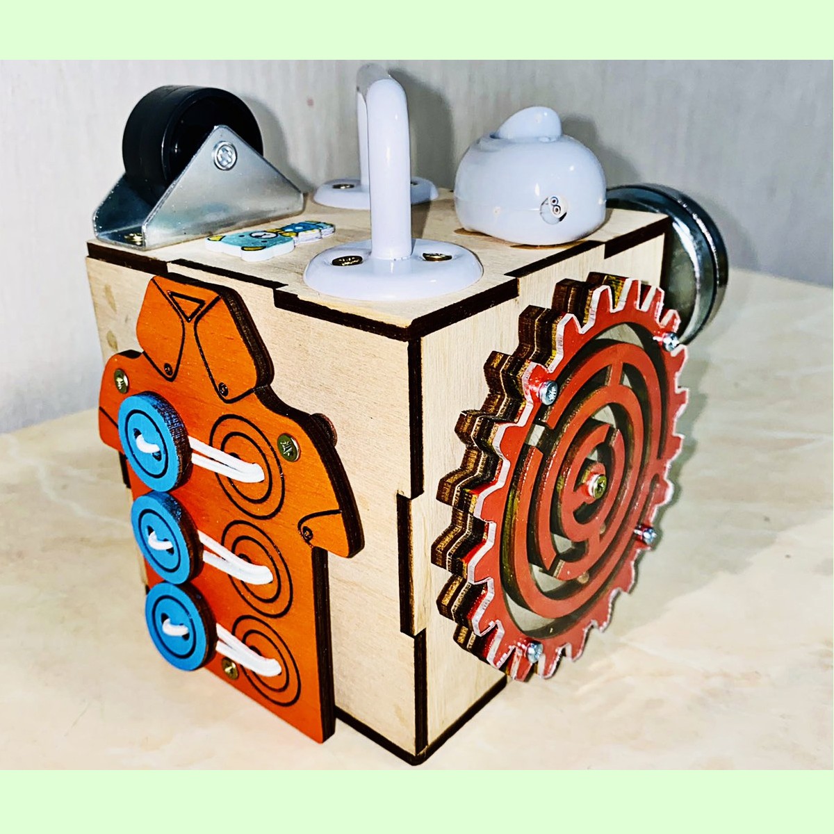 Бизикубик HandMade 10*10*10 на 12 элементов - развивающий кубик, бизиборд, бизидом, бизикуб, миникуб
Бизикубик HandMade 10*10*10 на 12 элементов - развивающий кубик, бизиборд, бизидом, бизикуб, миникуб