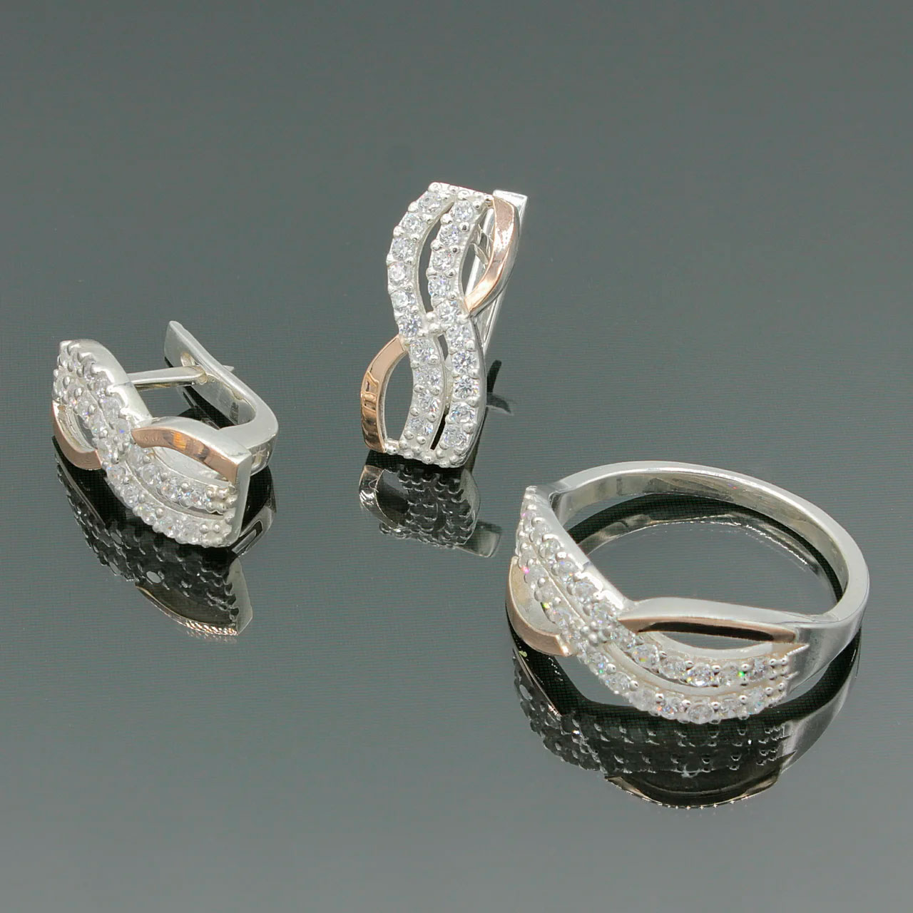 Серебряное кольцо и серьги Diva Дива Волна с золотыми вставками 16,5 размер (002г16,5)
Серебряное кольцо и серьги Diva Дива Волна с золотыми вставками 16,5 размер (002г16,5)