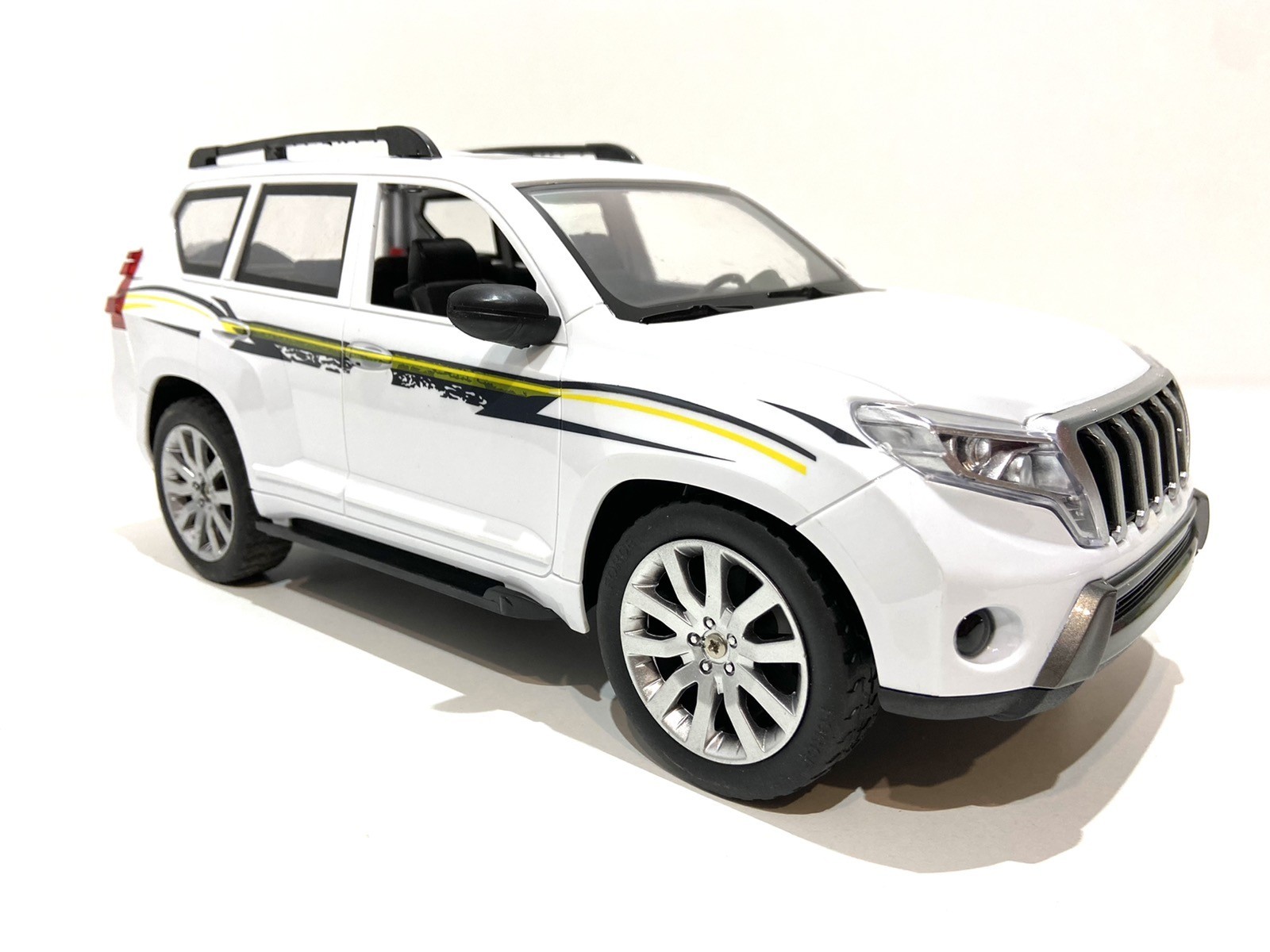 Машинка на радиоуправлении АвтоСвіт «Toyota Prado» джип белый, свет, звук 31*12*13 см AS-2203
Машинка на радиоуправлении АвтоСвіт «Toyota Prado» джип белый, свет, звук 31*12*13 см AS-2203