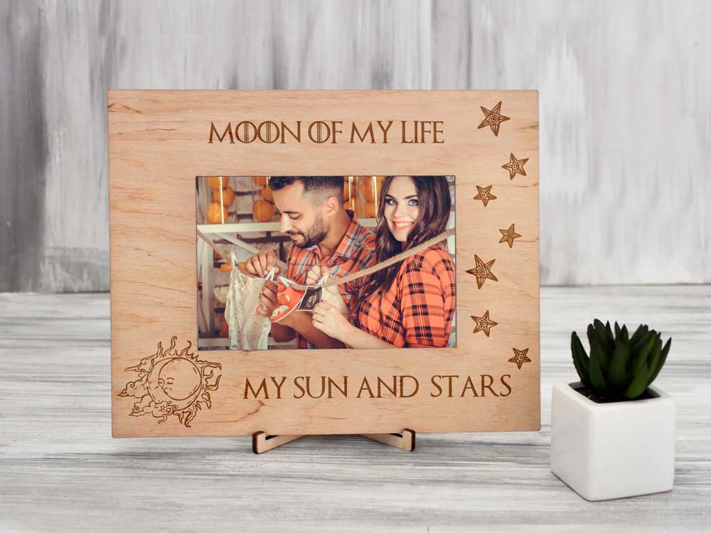 Фоторамка с гравировкой "Moon of my life" подарок для влюбленных 15х21, горизонтальная, Светлое дерево, WOODPRESENT
Фоторамка с гравировкой "Moon of my life" подарок для влюбленных 15х21, горизонтальная, Светлое дерево, WOODPRESENT