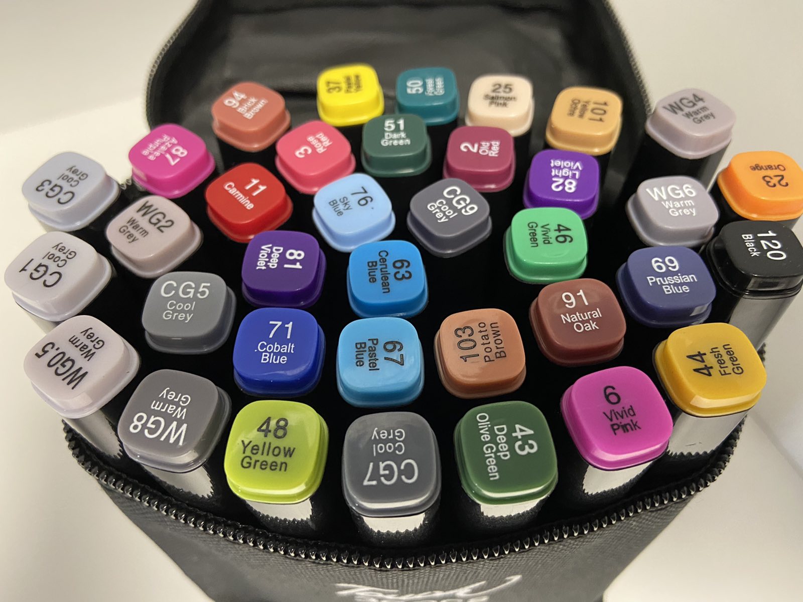 Набор Двусторонних Скетч Маркеров Для Рисования 36 шт Touch Multicolor На Спиртовой Основе (Черный)
Набор Двусторонних Скетч Маркеров Для Рисования 36 шт Touch Multicolor На Спиртовой Основе (Черный)