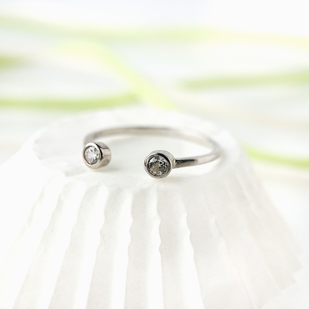 Серебряное фаланговое кольцо Глазки HARMONY
Серебряное фаланговое кольцо Глазки HARMONY