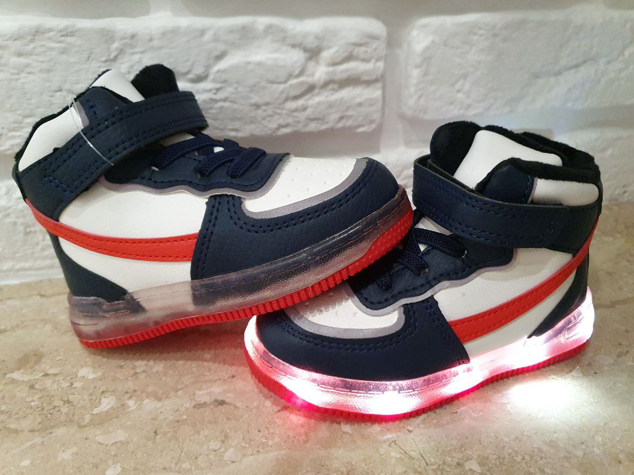 Демісезонні утеплені черевички для хлопчика Jong Golf A30242 синьо-білого кольору. 22
Демісезонні утеплені черевички для хлопчика Jong Golf A30242 синьо-білого кольору. 22