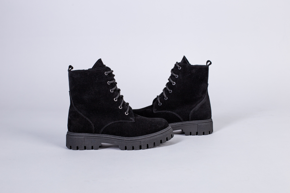 Черевики жіночі замшеві на шнурках і з блискавкою LuxuryShoes 6701-5д/41 (26,5 см) Чорний
Черевики жіночі замшеві на шнурках і з блискавкою LuxuryShoes 6701-5д/41 (26,5 см) Чорний