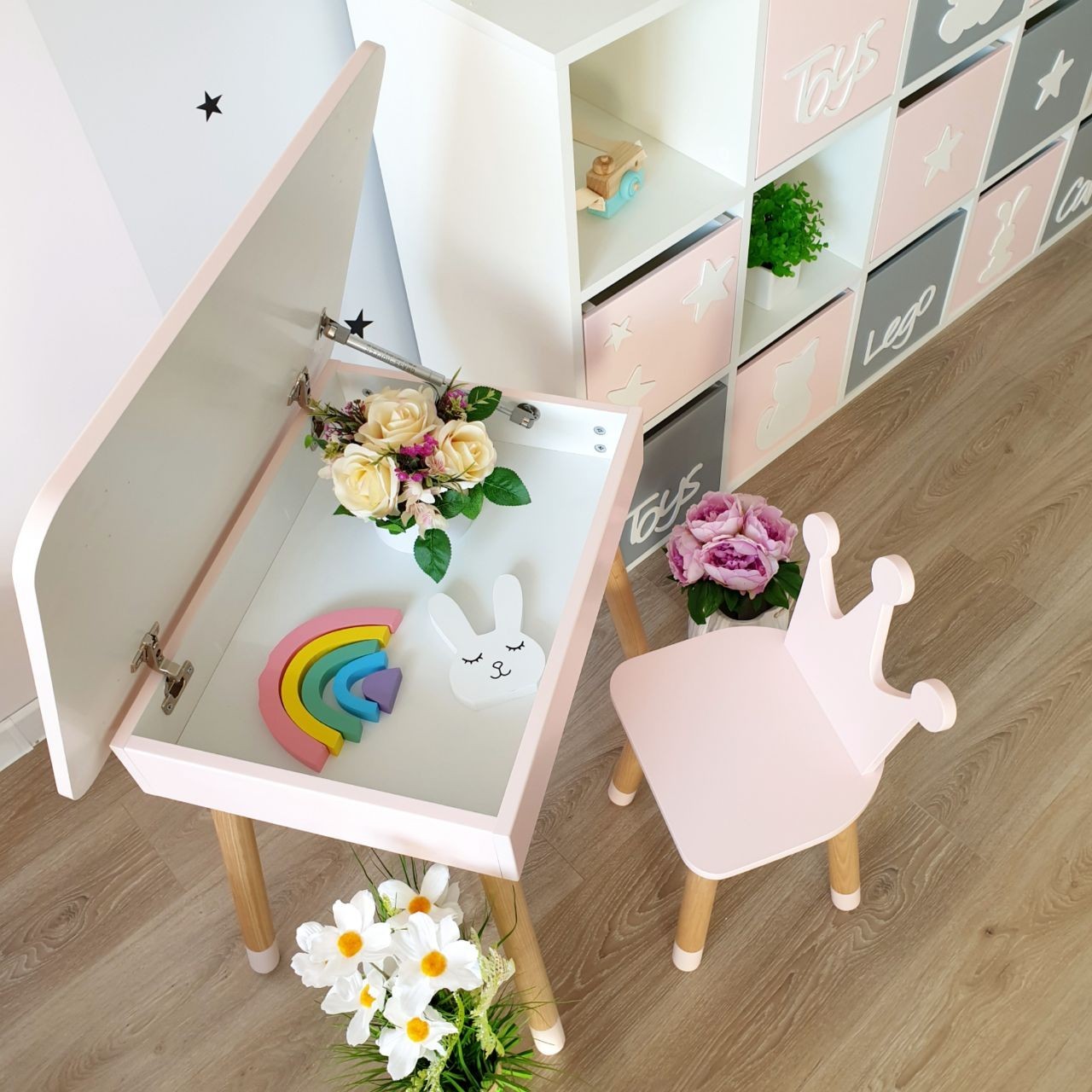 Комплект детский Scandik Kid Стол прямоугольный с пеналом и стульчик Корона Цвет розовый
Комплект детский Scandik Kid Стол прямоугольный с пеналом и стульчик Корона Цвет розовый