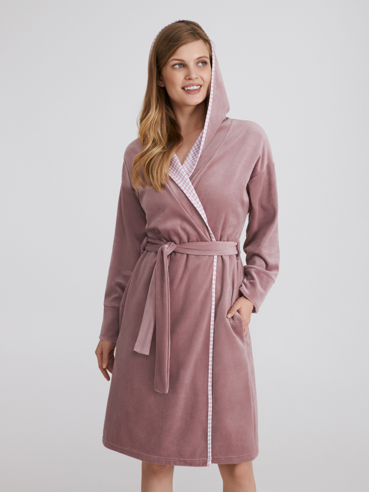Халат женский Ellen Foxglove LGV 209/00/01 Велюр розовый, Халат женский Ellen Foxglove LGV 209/00/01 Велюр розовый M
Халат женский Ellen Foxglove LGV 209/00/01 Велюр розовый, Халат женский Ellen Foxglove LGV 209/00/01 Велюр розовый M