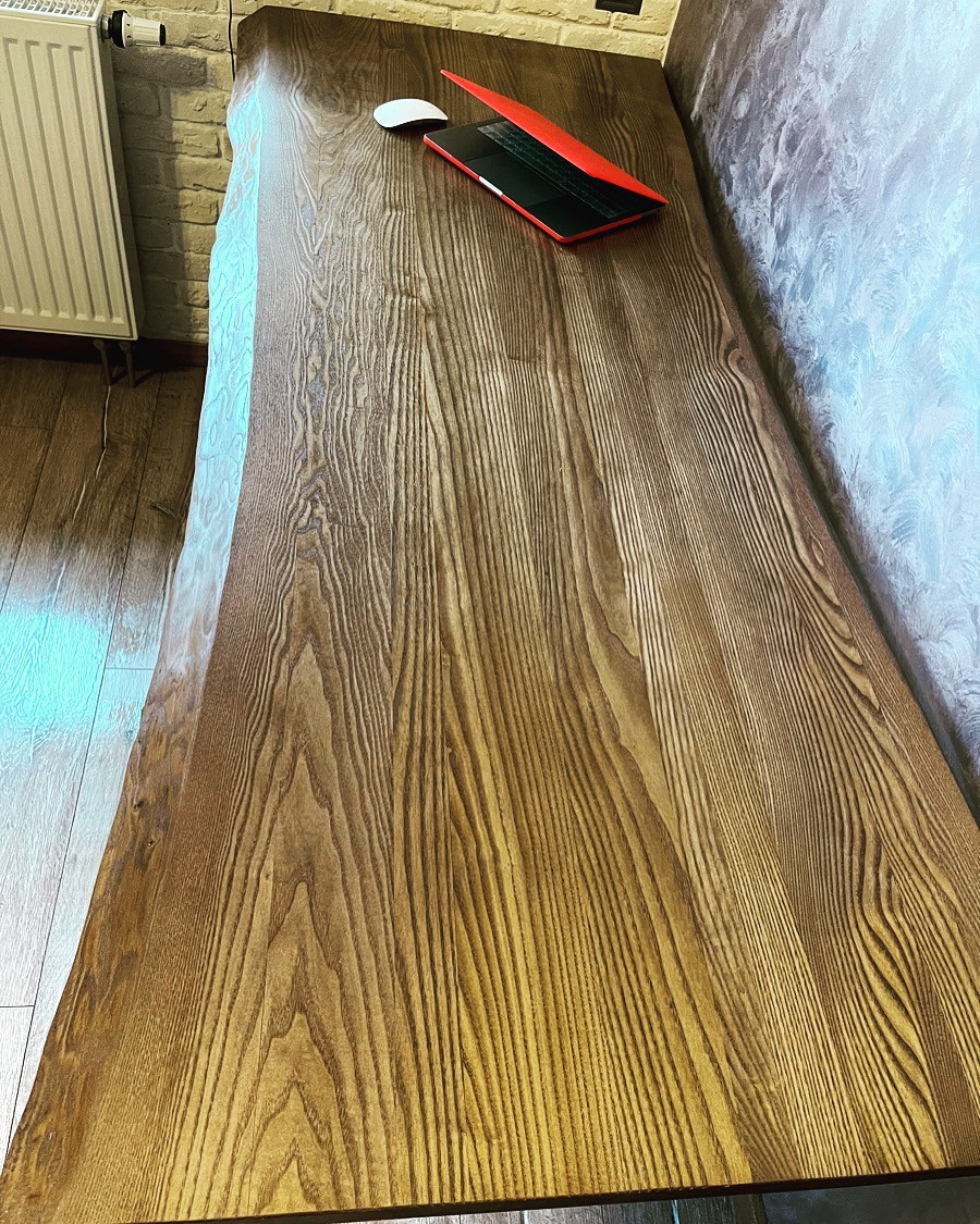 Деревянная столешница WoodGood Vivo с необработанным природным краем 2000*1000 мм ясень SLT.S 3209
Деревянная столешница WoodGood Vivo с необработанным природным краем 2000*1000 мм ясень SLT.S 3209