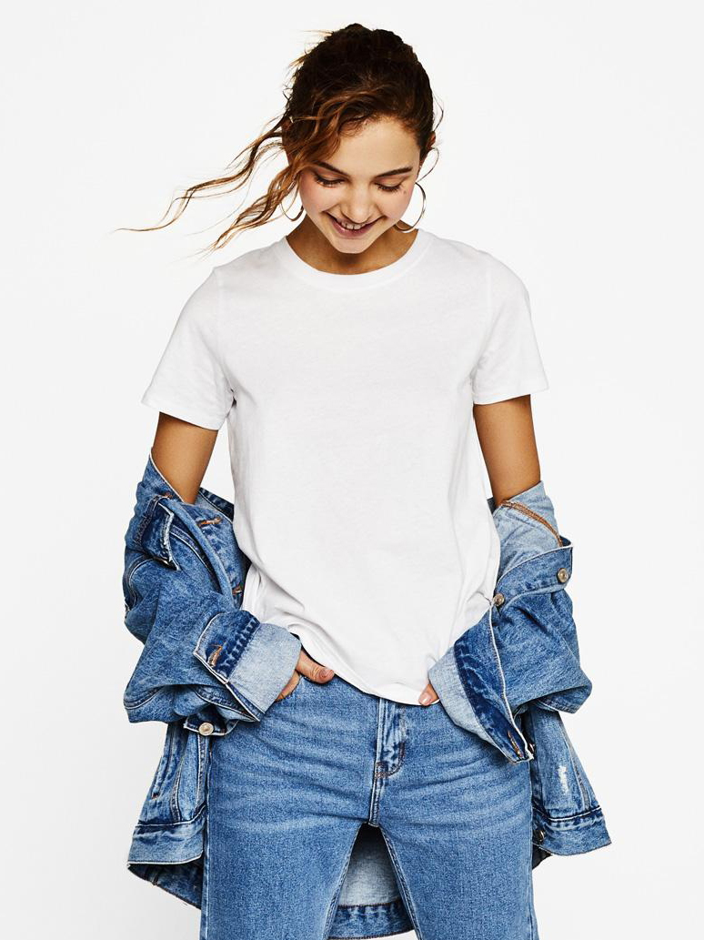 Футболка Bershka XAZ196896HSTV S Белая 
Футболка Bershka XAZ196896HSTV S Белая