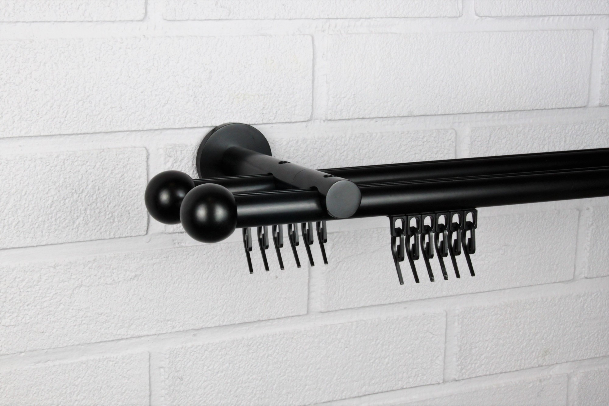 Карниз настінний 2-рядний Homs Decor імпресіонний 190 см Чорний. Насадка Шар 
Карниз настінний 2-рядний Homs Decor імпресіонний 190 см Чорний. Насадка Шар