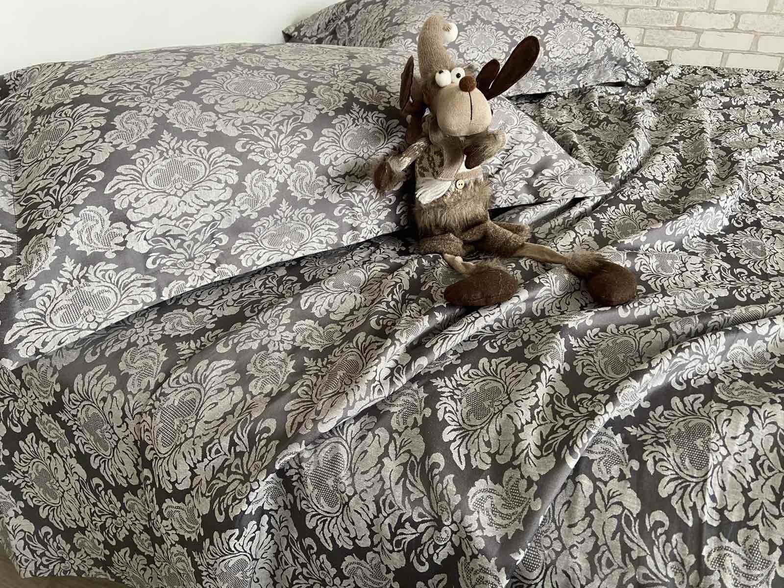 Комплект постельного белья Dreamcat из Турецкого Сатин-жаккард Двухспальный Графит (наволочки 70х70)
Комплект постельного белья Dreamcat из Турецкого Сатин-жаккард Двухспальный Графит (наволочки 70х70)