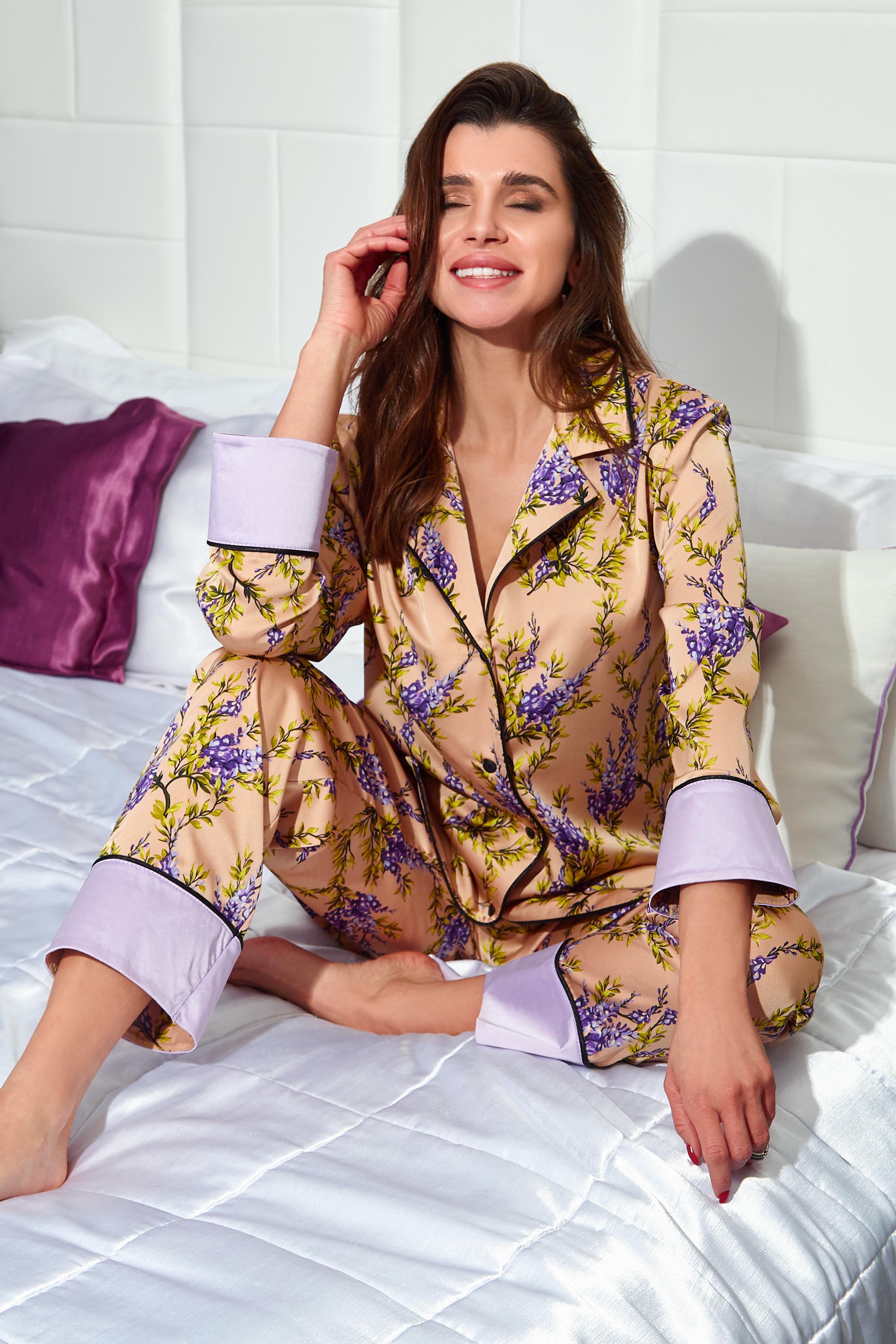 Женская JADONE FASHION шелковая пижама с брюками Бель цвет золото (Пижама Бель золото, Женская JADONE FASHION шелковая пижама с брюками Бель цвет золото L (Пижама Бель золото)
Женская JADONE FASHION шелковая пижама с брюками Бель цвет золото (Пижама Бель золото, Женская JADONE FASHION шелковая пижама с брюками Бель цвет золото L (Пижама Бель золото)