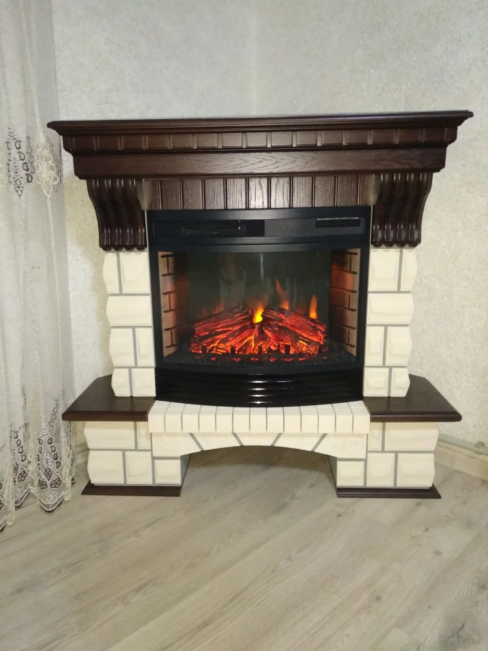 Угловой камин Fireplace Ференц Белый + Орех с эффектом живого пламени со звуком и обогревом
Угловой камин Fireplace Ференц Белый + Орех с эффектом живого пламени со звуком и обогревом