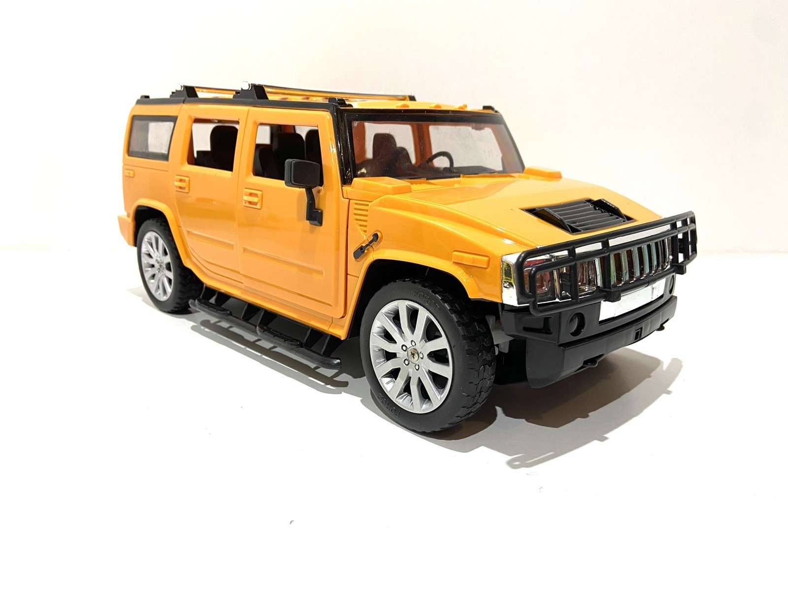 Джип на пульте радиоуправления Limo Toy АвтоСвіт Hummer Открываются двери 33см Жёлтый (AS-1835)
Джип на пульте радиоуправления Limo Toy АвтоСвіт Hummer Открываются двери 33см Жёлтый (AS-1835)