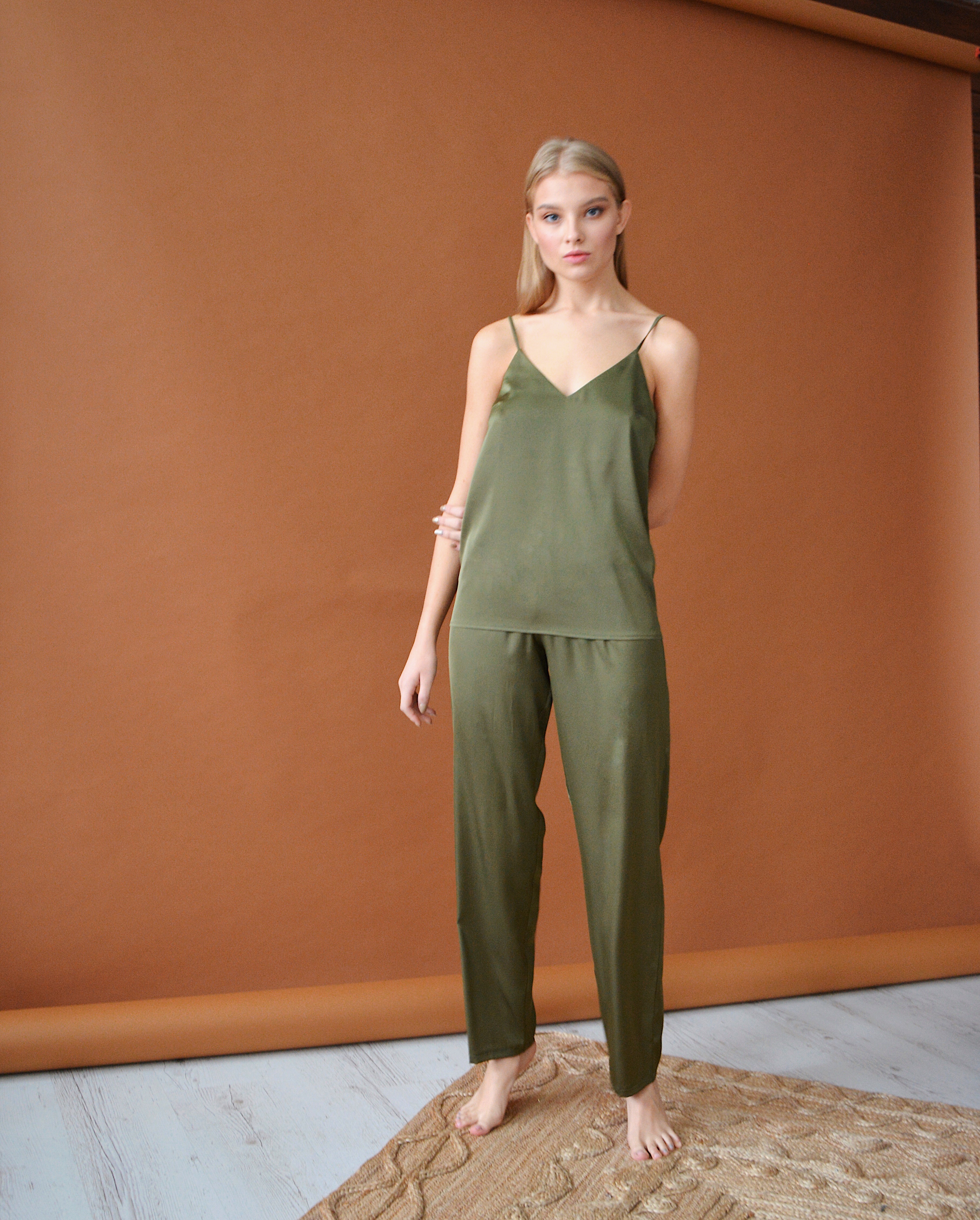 Пижама шелковая Amella Novak Classic майка/брюки Хаки 551, Пижама шелковая Amella Novak Classic майка/брюки M Хаки 551
Пижама шелковая Amella Novak Classic майка/брюки Хаки 551, Пижама шелковая Amella Novak Classic майка/брюки M Хаки 551