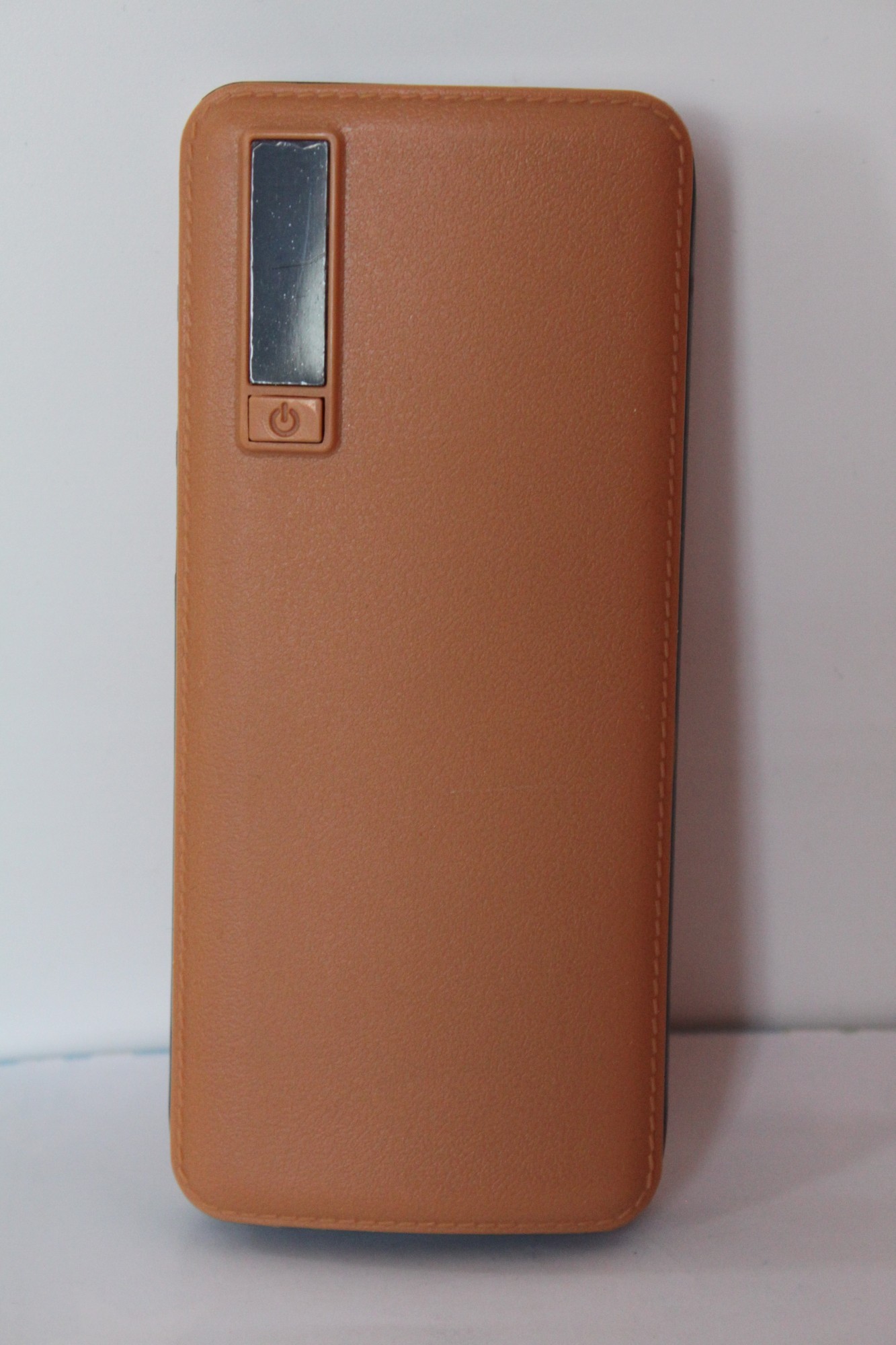 Power Bank цифровой UNIVERSAL 12000 mAh коричневый с фонариком и Led индикатором
Power Bank цифровой UNIVERSAL 12000 mAh коричневый с фонариком и Led индикатором