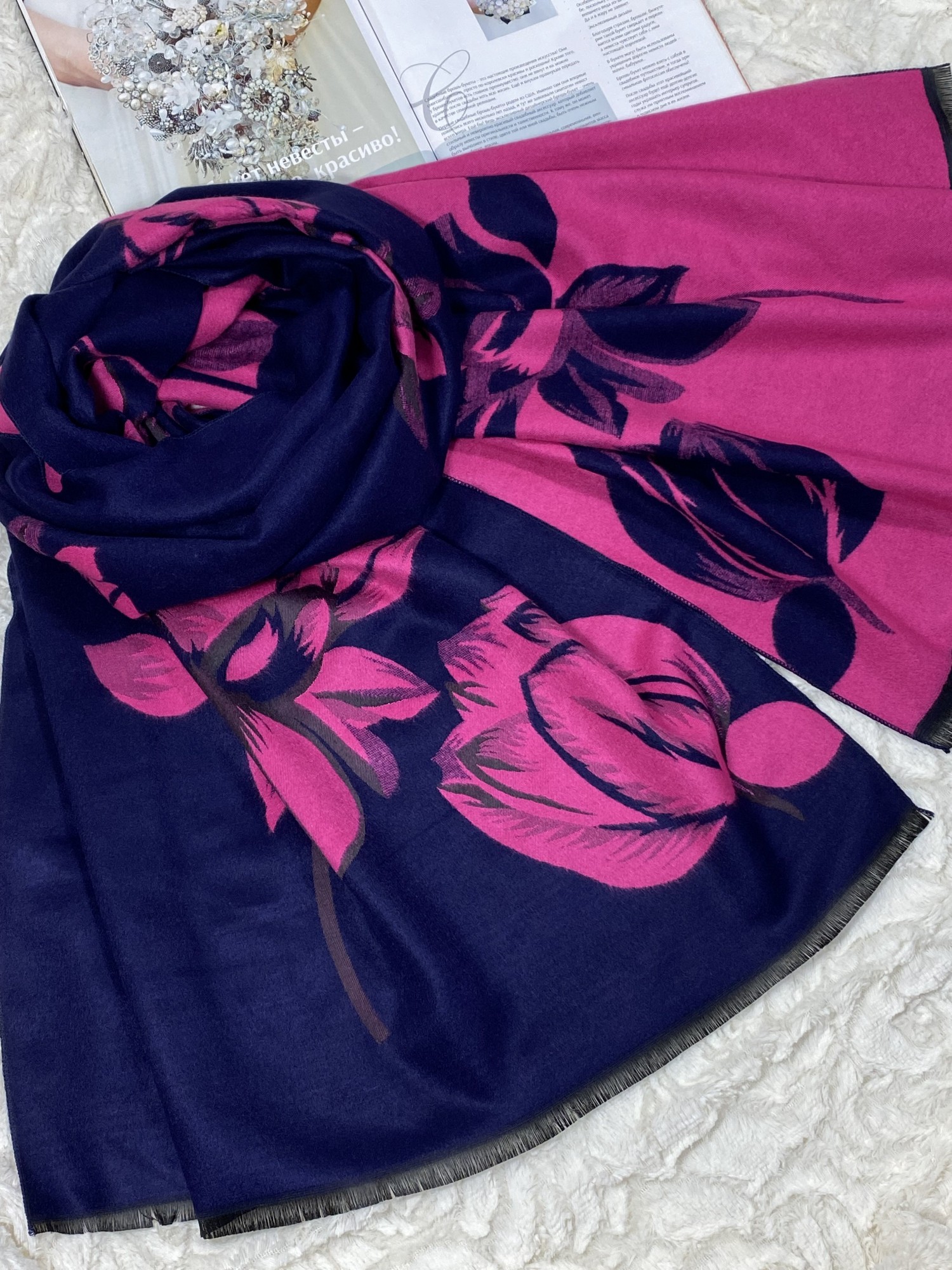 Палантин Pashmina 190*60 см зимний двухсторонний кашемировый с цветком темно-синий с розовым
Палантин Pashmina 190*60 см зимний двухсторонний кашемировый с цветком темно-синий с розовым
