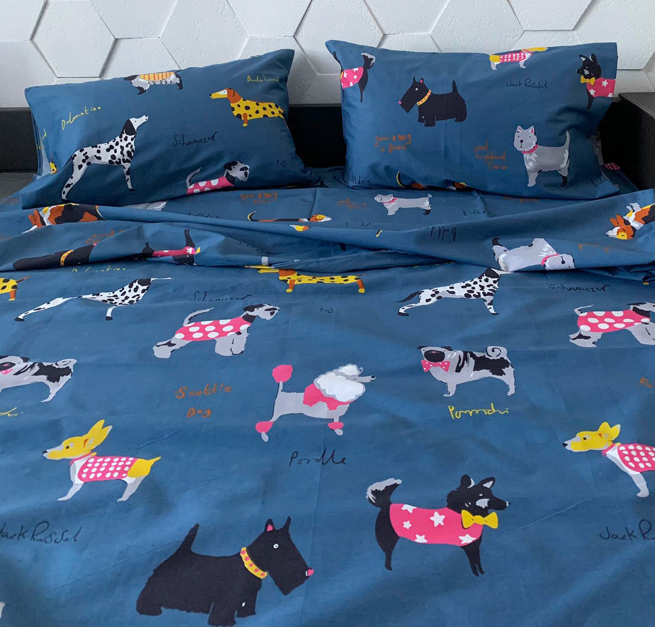 Полуторное постельное белье Mazani Dogs 70х70 см, 150х220 см, без резинки 150х220 см
Полуторное постельное белье Mazani Dogs 70х70 см, 150х220 см, без резинки 150х220 см