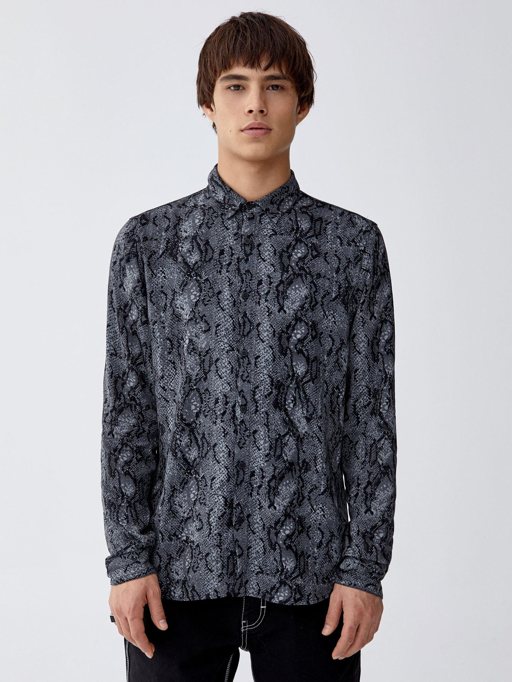 Рубашка Pull & Bear XAZ220650RWZL Серая в черные узоры, Рубашка Pull & Bear XAZ220650RWZL L Серая в черные узоры
Рубашка Pull & Bear XAZ220650RWZL Серая в черные узоры, Рубашка Pull & Bear XAZ220650RWZL L Серая в черные узоры