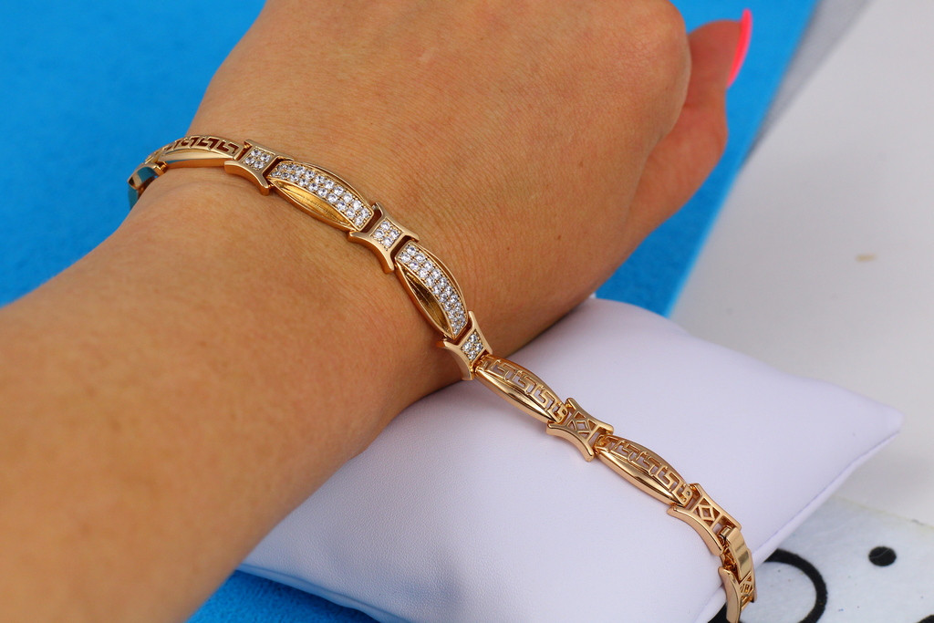 Браслет Xuping Jewelry с длинными и квадратными звеньями с камнями 19 см 9 мм золотистый
Браслет Xuping Jewelry с длинными и квадратными звеньями с камнями 19 см 9 мм золотистый