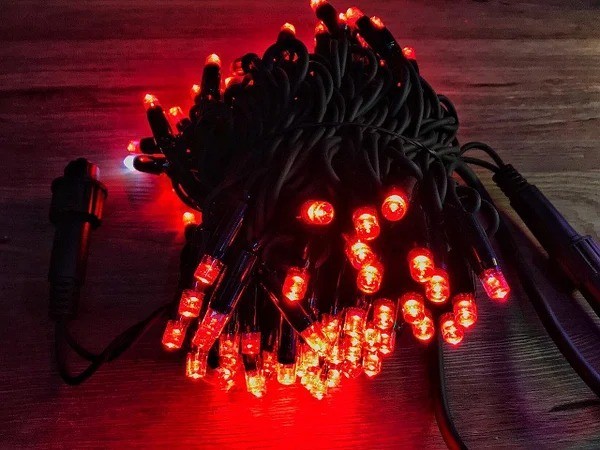 Светодиодная гирлянда классическая 5 м 100 LED цепь черный шнур прямые лампочки от сети Красная
Светодиодная гирлянда классическая 5 м 100 LED цепь черный шнур прямые лампочки от сети Красная