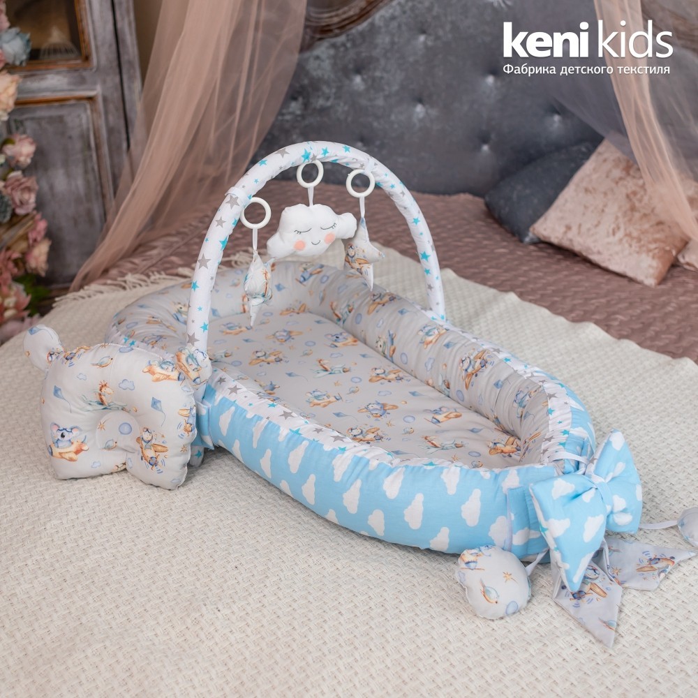 Кокон-гнёздышко для новорожденных KENI KIDS Тучки 100x58 см. Бежево-Голубой + Дуга с игрушками + Съемный матрасик + Ортопедическая Подушка
Кокон-гнёздышко для новорожденных KENI KIDS Тучки 100x58 см. Бежево-Голубой + Дуга с игрушками + Съемный матрасик + Ортопедическая Подушка