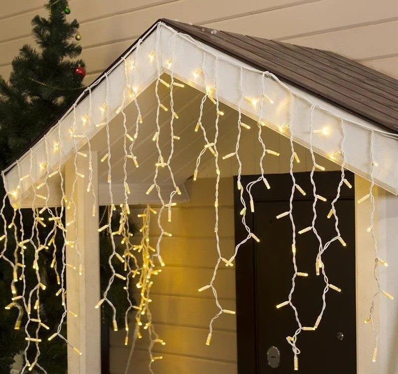 Светодиодная уличная гирлянда бахрома 3x0.7м 120LED с переходником прозрачный шнур от сети Теплая белая
Светодиодная уличная гирлянда бахрома 3x0.7м 120LED с переходником прозрачный шнур от сети Теплая белая