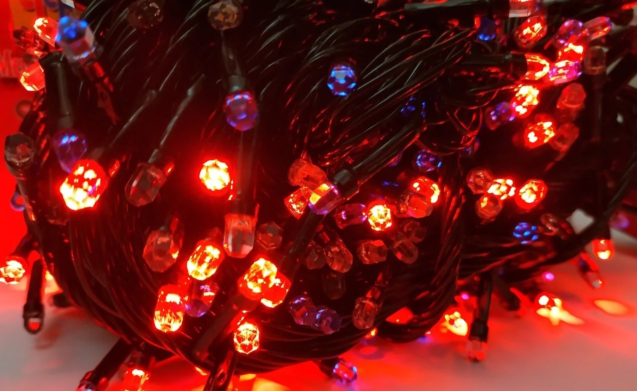 Гирлянда цепь светодиодная классическая 20 м 400 LED 8 режимов черный шнур лампочки кристалл Красная
Гирлянда цепь светодиодная классическая 20 м 400 LED 8 режимов черный шнур лампочки кристалл Красная