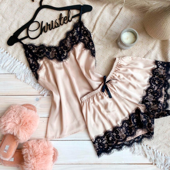 Женская шелковая пижама двойка (майка и шорты) Christel 074 с кружевом размер М бежевый
Женская шелковая пижама двойка (майка и шорты) Christel 074 с кружевом размер М бежевый