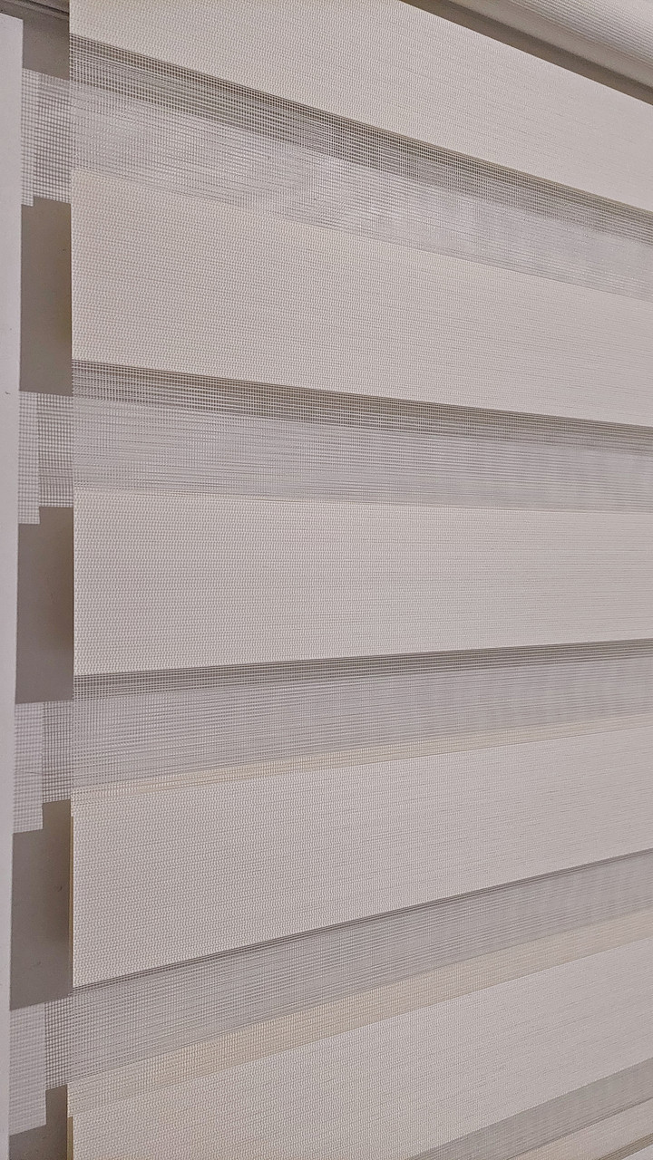 Рулонная штора Miranda День-ночь Z-162 70*160 см Молочный
Рулонная штора Miranda День-ночь Z-162 70*160 см Молочный