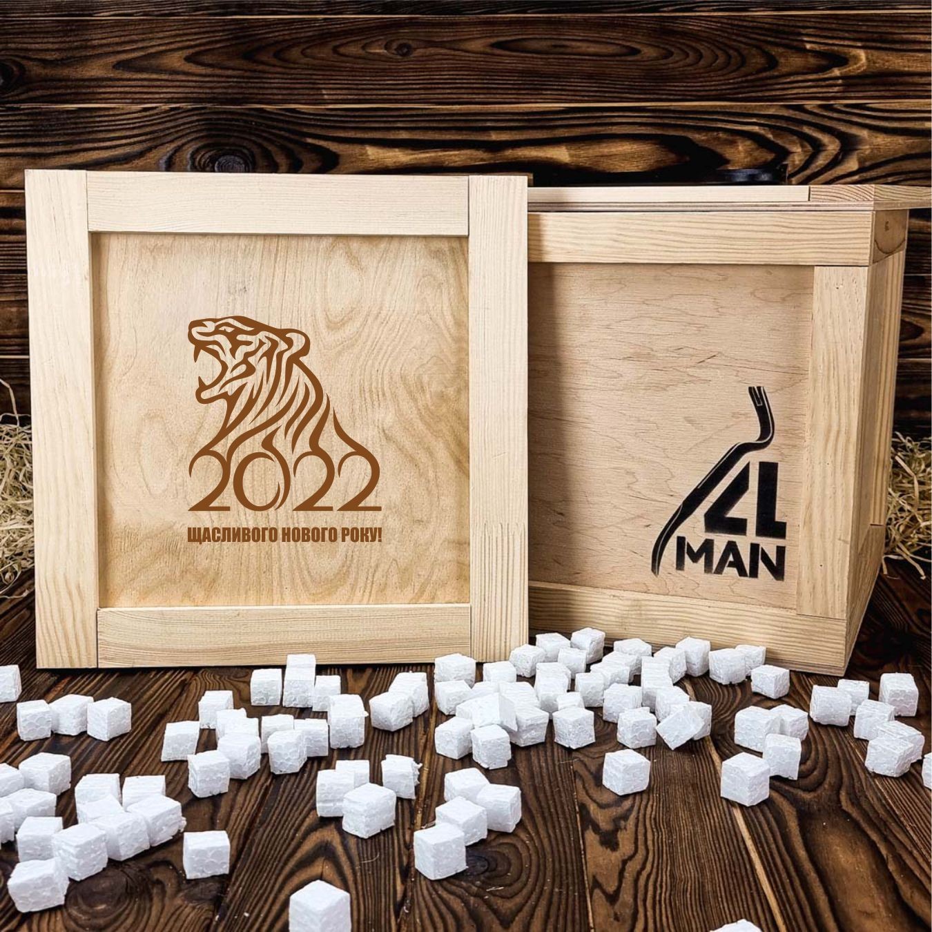 Подарочная новогодняя деревянная коробка 4MAN для мужчин 30*30*30 см + лом + гвозди + наполнитель кубики пенопласта (G0090_126U)
Подарочная новогодняя деревянная коробка 4MAN для мужчин 30*30*30 см + лом + гвозди + наполнитель кубики пенопласта (G0090_126U)