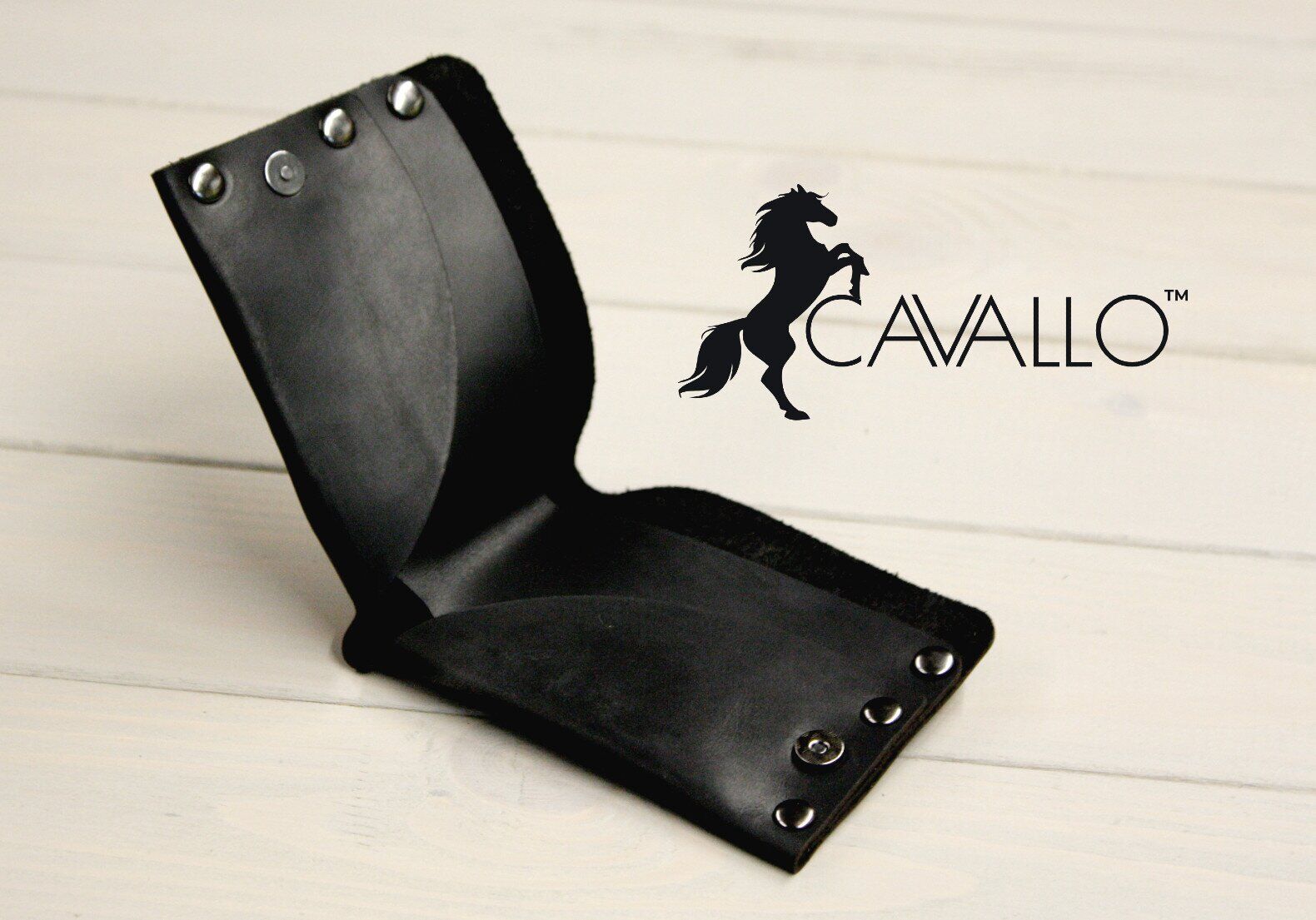 Мужской компактный кошелек из натуральной кожи без монетницы Cavallo™ Crazy Horse Classic, черный С0009
Мужской компактный кошелек из натуральной кожи без монетницы Cavallo™ Crazy Horse Classic, черный С0009