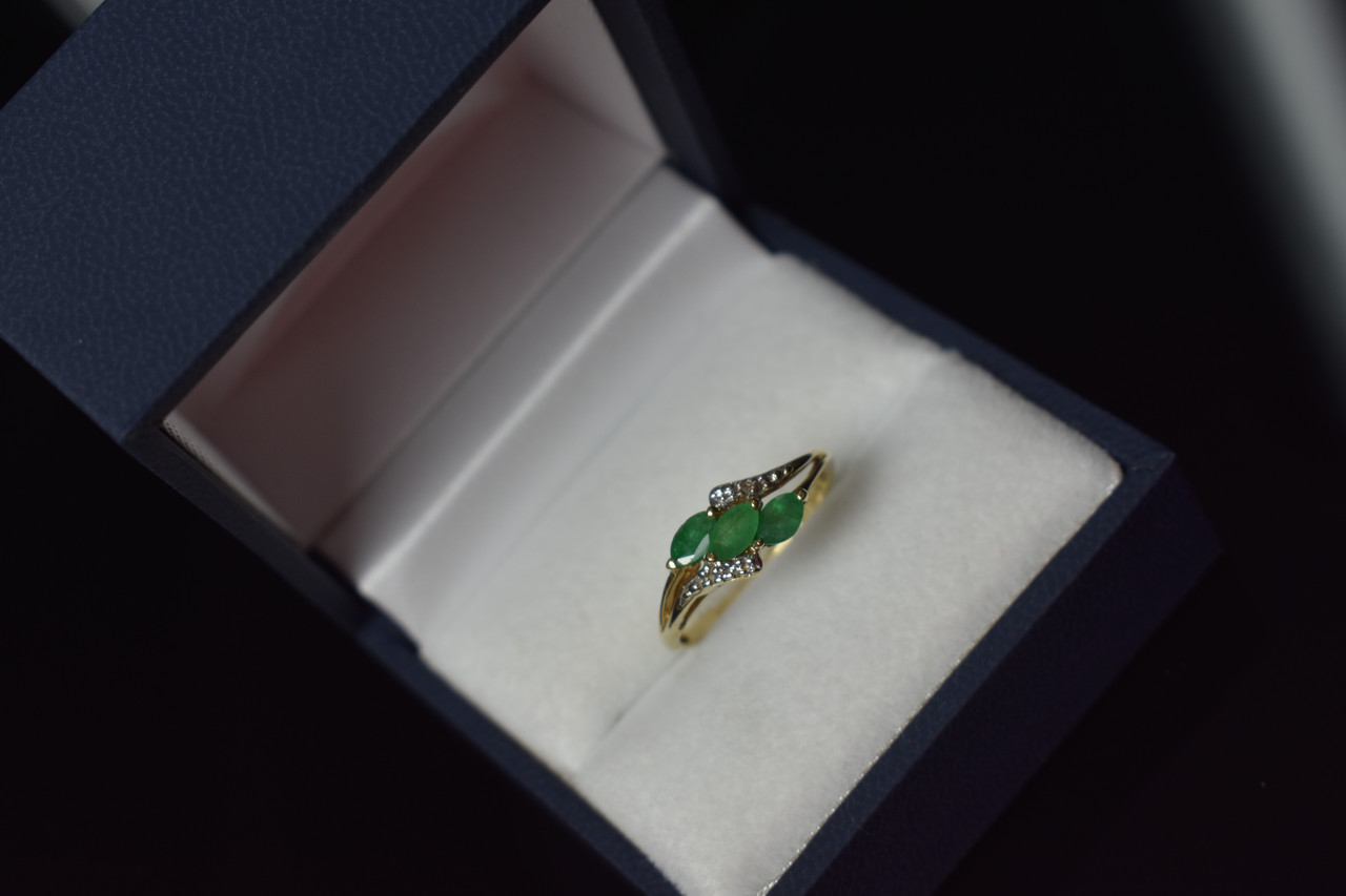 Кольцо Из Желтого Золота С Изумрудом И Бриллиантами Sky Jewelry 90000 17 Размер
Кольцо Из Желтого Золота С Изумрудом И Бриллиантами Sky Jewelry 90000 17 Размер