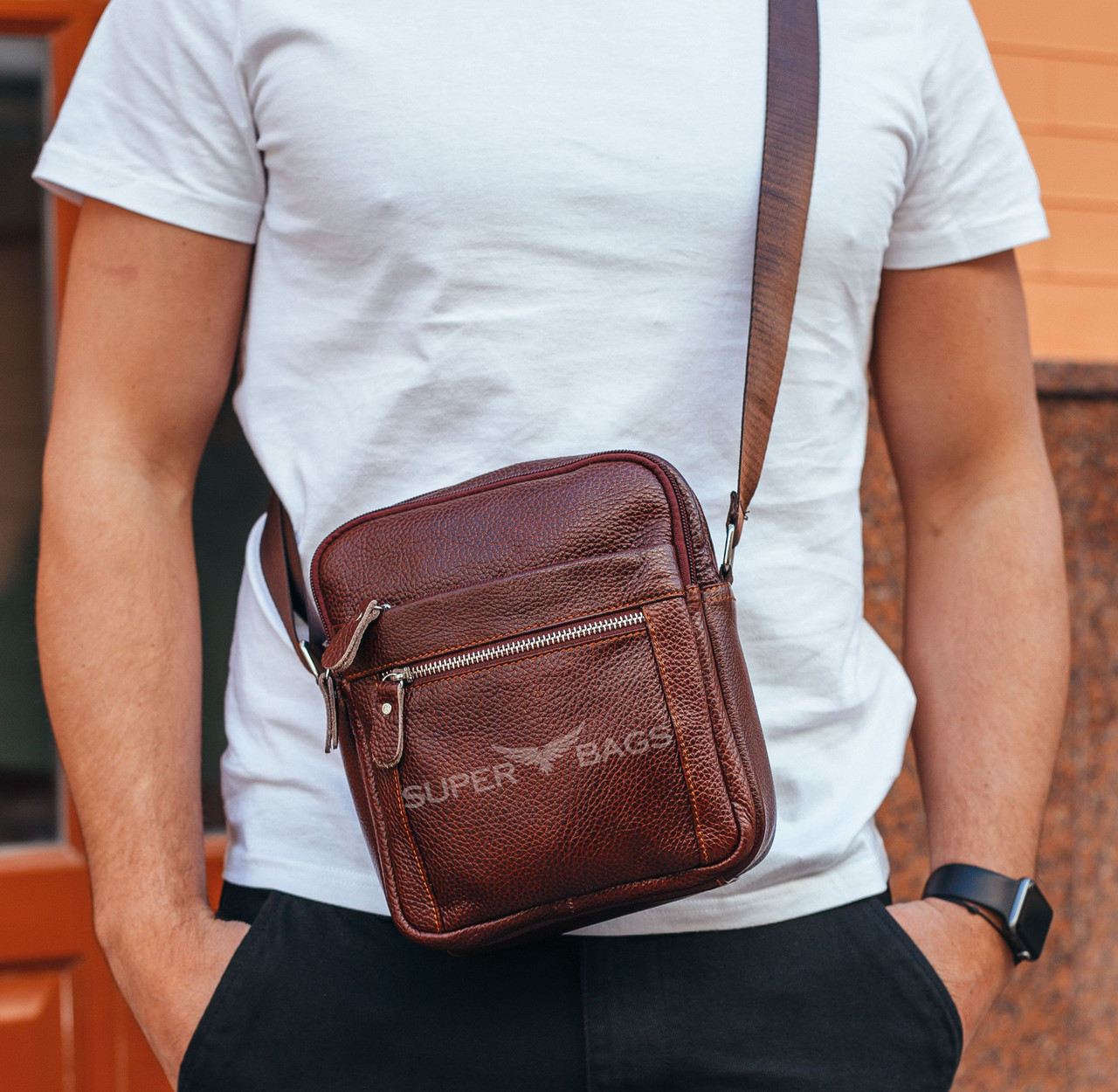 Мужская кожаная сумка месенджер через плечо Tiding Bag Коричневый 22 х 19 х 6 см A25F-1310
Мужская кожаная сумка месенджер через плечо Tiding Bag Коричневый 22 х 19 х 6 см A25F-1310