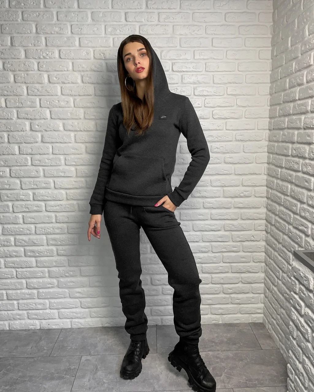 Fashions • Костюм теплыи спортивныи Оскар Fashions 42-44 графит (7090-фг)
Fashions • Костюм теплыи спортивныи Оскар Fashions 42-44 графит (7090-фг)