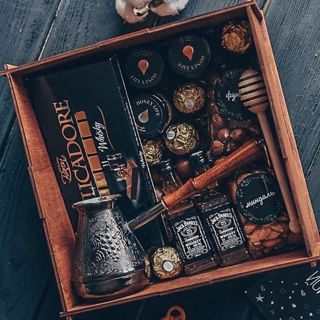 Подарочный набор для мужчины, парня " Элитный" с Джек Дениалсом и со сладостями, для дня рождения или просто в подарок
Подарочный набор для мужчины, парня " Элитный" с Джек Дениалсом и со сладостями, для дня рождения или просто в подарок