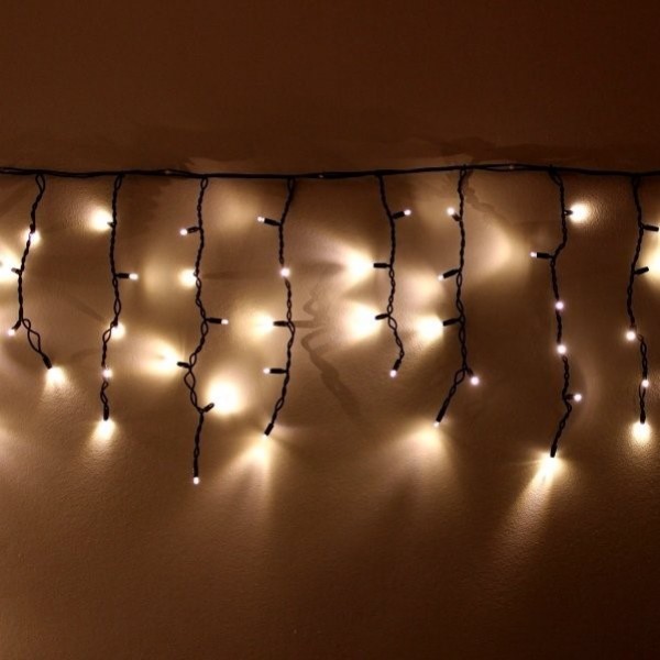 Светдиодная гирлянда уличная Бахрома (Icicle) 5 метров / 100 led "Теплый белый" (Черный провод)
Светдиодная гирлянда уличная Бахрома (Icicle) 5 метров / 100 led "Теплый белый" (Черный провод)