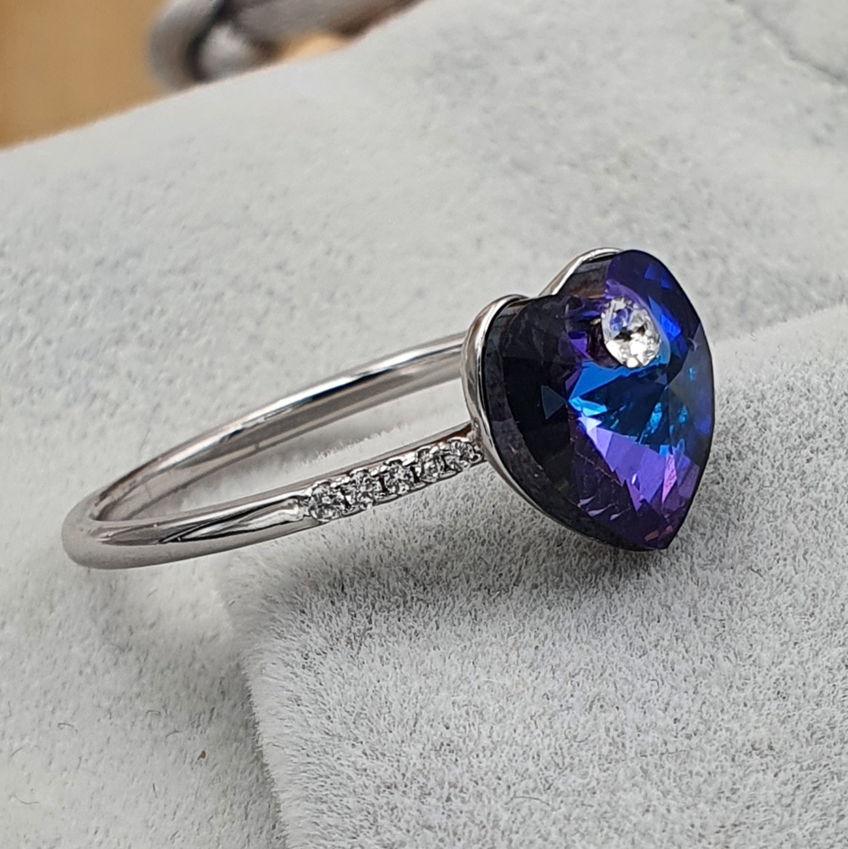 Кольцо Xuping с кристаллами Swarovski 85008 цвет мерцающий сапфир позолота Белое Золото20
Кольцо Xuping с кристаллами Swarovski 85008 цвет мерцающий сапфир позолота Белое Золото20