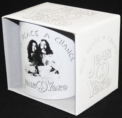 Кружка Rock Off John Lennon and Yoko Ono Give Peace A Chance в подарочном боксе JLMUG05 5055295308909
Кружка Rock Off John Lennon and Yoko Ono Give Peace A Chance в подарочном боксе JLMUG05 5055295308909