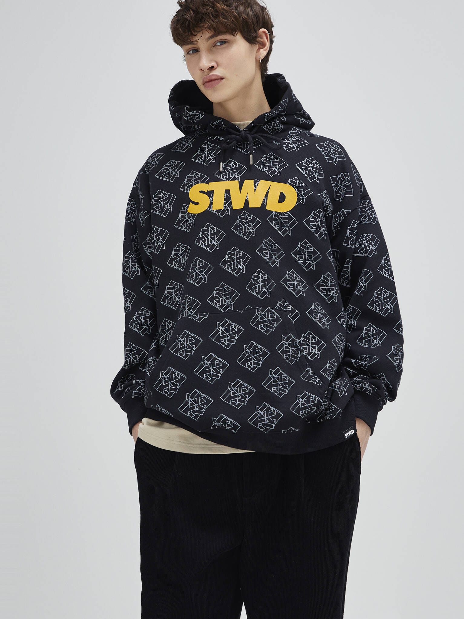 Худи Pull & Bear 4591/551/800 S Черное с принтом
Худи Pull & Bear 4591/551/800 S Черное с принтом