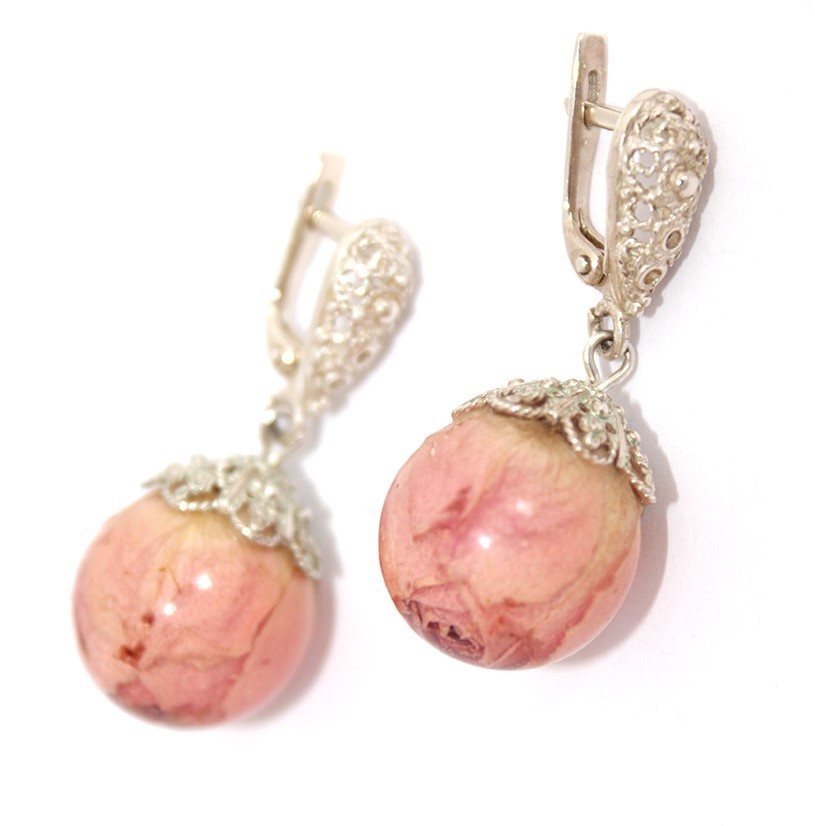 Серьги BLOOMERY с бутонами светло розовых роз в эпоксидной смоле, модель Ball (E2.06/3)
Серьги BLOOMERY с бутонами светло розовых роз в эпоксидной смоле, модель Ball (E2.06/3)