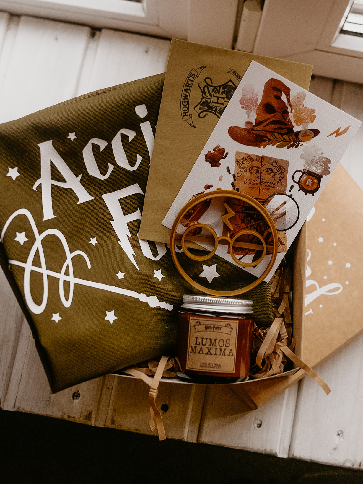 Подарочный набор "Accio Food" Гарри Поттер: фартук, 1 форма для печенья, свечка, открытка, на Новый год, Рождество, Св. Николая, День Рождения, в подарочной коробке, хаки
Подарочный набор "Accio Food" Гарри Поттер: фартук, 1 форма для печенья, свечка, открытка, на Новый год, Рождество, Св. Николая, День Рождения, в подарочной коробке, хаки