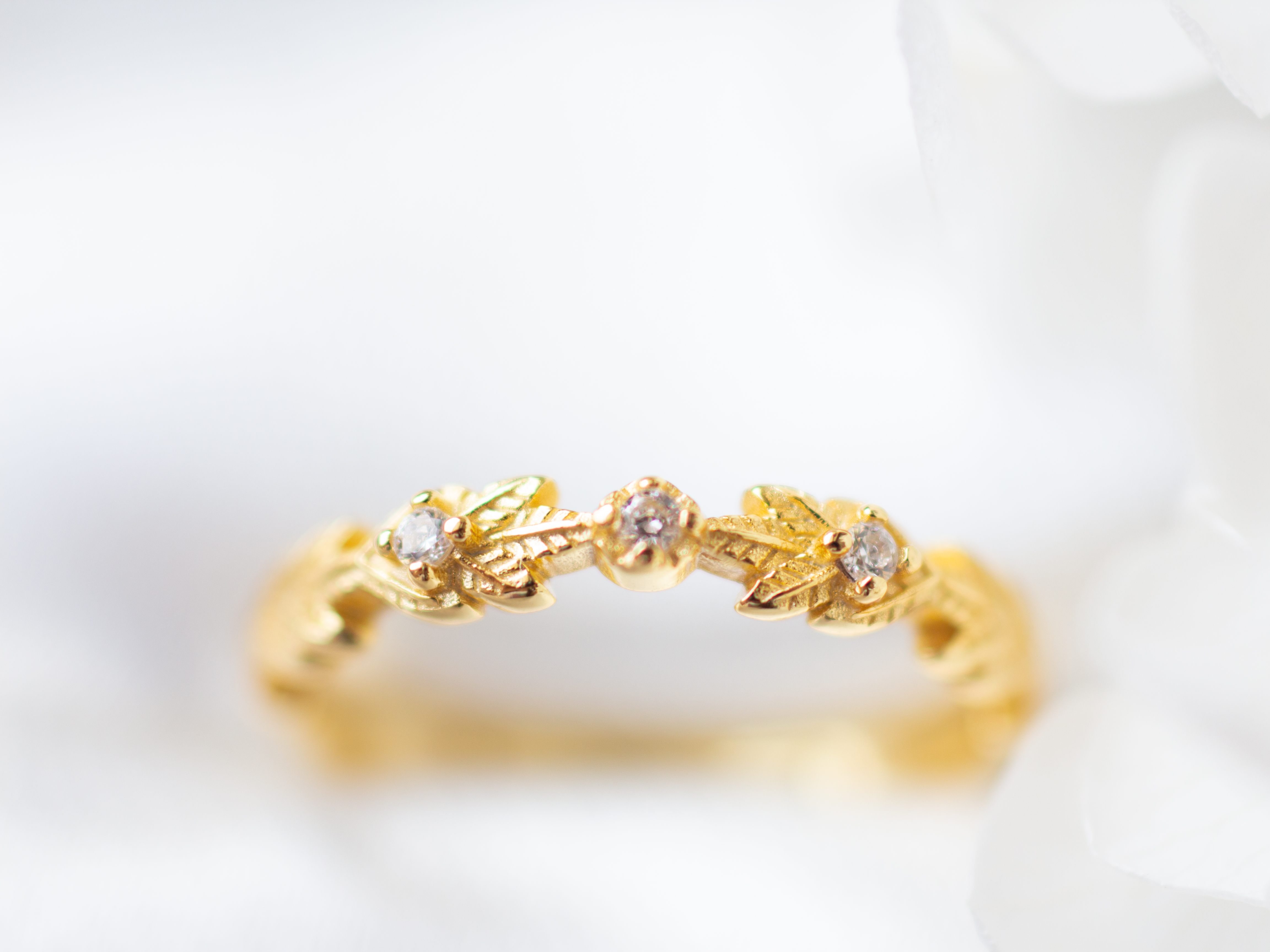 Серебряное женское кольцо Rich S 925 пробы покрытое жёлтым золотом Au 585 с белыми камнями Циркония, простое, минималистичное R-1-27
Серебряное женское кольцо Rich S 925 пробы покрытое жёлтым золотом Au 585 с белыми камнями Циркония, простое, минималистичное R-1-27