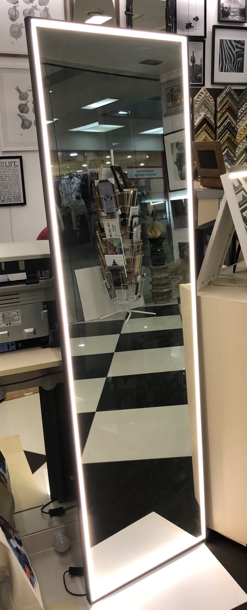 Зеркало 460х1610мм в деревянной раме с макияжной LED подсветкой Frames Posters Decor
Зеркало 460х1610мм в деревянной раме с макияжной LED подсветкой Frames Posters Decor