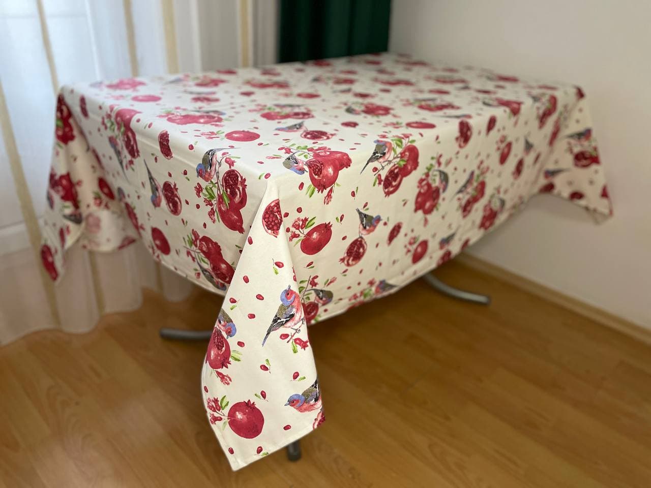 Cкатертина тефлонова водовідштовхувальна "Bullfinch and pomegranate" 180х230 Біла
Cкатертина тефлонова водовідштовхувальна "Bullfinch and pomegranate" 180х230 Біла