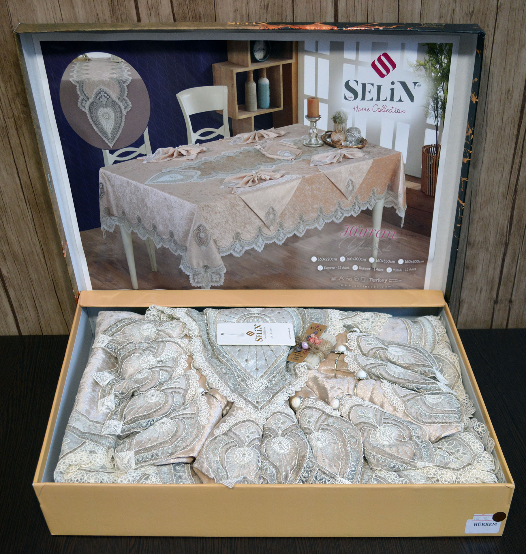 Велюрова скатертина з ранером Selin Hurrem Set 160x350+12 серветок - Бежевий (33056-0)
Велюрова скатертина з ранером Selin Hurrem Set 160x350+12 серветок - Бежевий (33056-0)