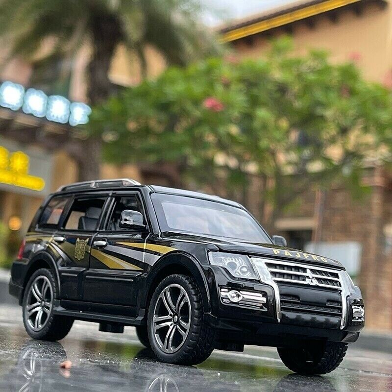Машинка коллекционная Mitsubishi Pajero металлическая модель AutoExpert в масштабе 1:32 черная
Машинка коллекционная Mitsubishi Pajero металлическая модель AutoExpert в масштабе 1:32 черная